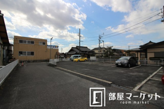 【駐車場】