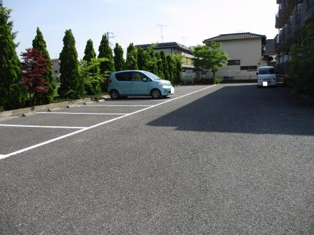 グリーンマンション雅ＡＢの駐車場