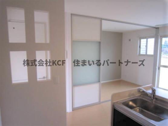 レクラデュクールの居間・リビング|こちらの居間で趣味の時間をお楽しみください