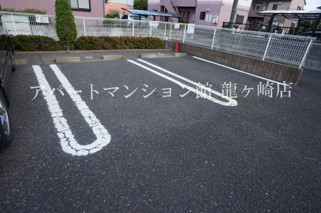 さくらヒルズの駐車場