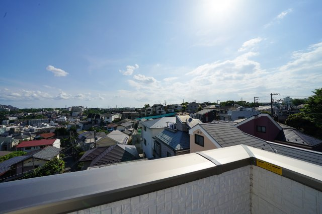 保土ヶ谷区和田町　全２棟新築戸建て【成約】の展望|大型公園に隣接。バルコニーからの眺望も魅力です。