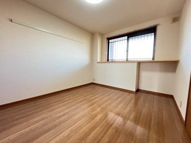 サン・ソレイユ西条　弐番館の居間・リビング