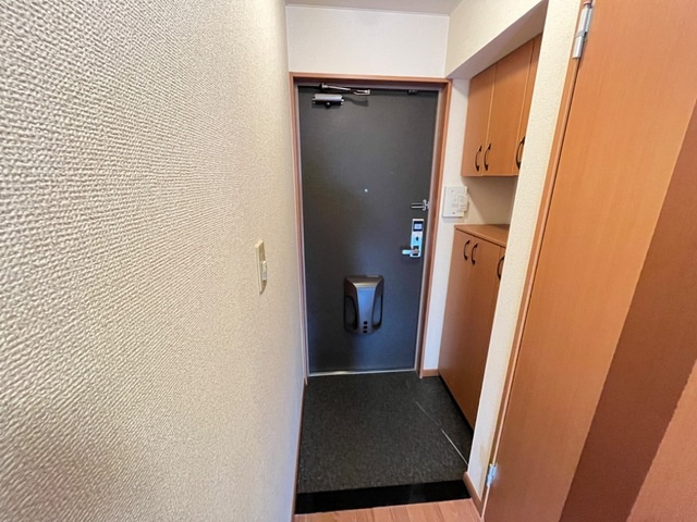 サン・ソレイユ西条　弐番館の玄関