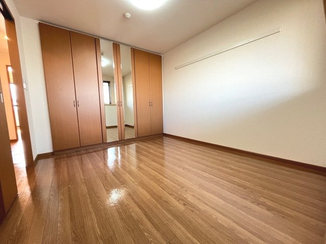 サン・ソレイユ西条　弐番館の居間・リビング