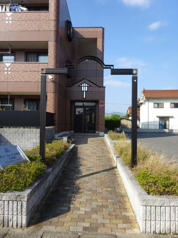 サン・ソレイユ西条　弐番館のエントランス