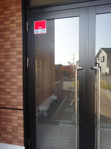 サン・ソレイユ西条　弐番館のエントランス