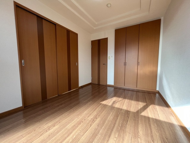 サン・ソレイユ西条　弐番館の居間・リビング