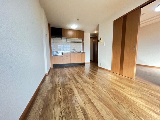 サン・ソレイユ西条　弐番館の居間・リビング