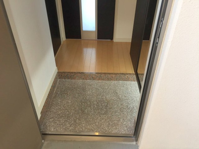 【玄関】 | シェルシード新都心 | ※退去前の為、別部屋の写真になっております　現状優先です