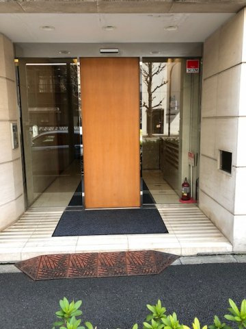 千代田区神田富山町の店舗事務所のエントランス