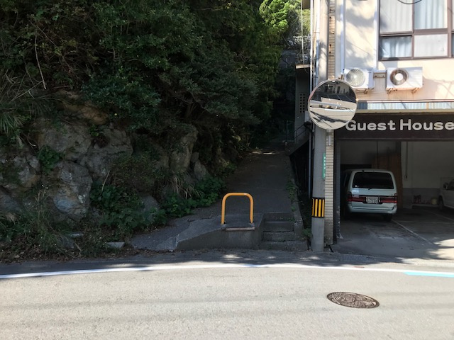 和歌山市新和歌浦・土地・56521の前面道路含む現地写真