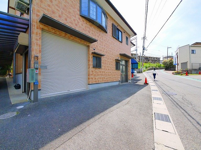 あやめ池北店舗事務所の駐車場