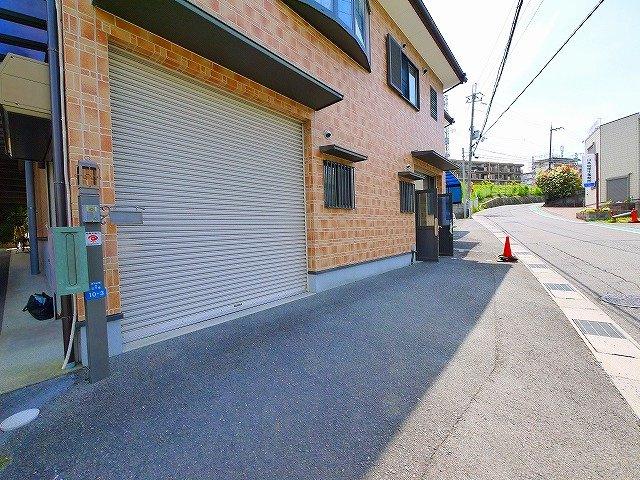 あやめ池北店舗事務所の駐車場