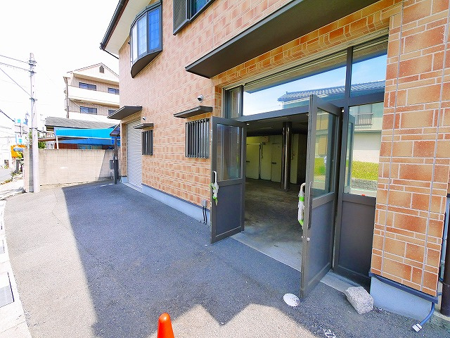 あやめ池北店舗事務所の周辺