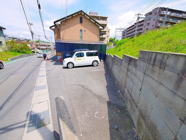 あやめ池北店舗事務所の駐車場