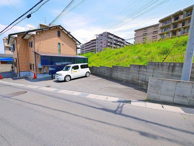 あやめ池北店舗事務所の駐車場