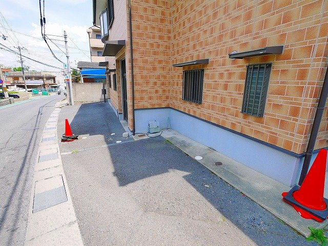 あやめ池北店舗事務所の駐車場