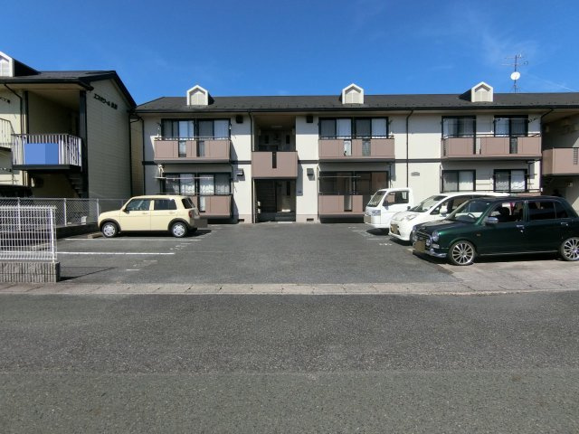 グッドワンの駐車場