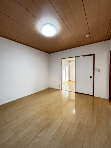 グッドワンの洋室