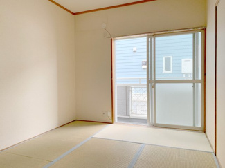 【内装】 | 東山田住居付き貸し倉庫 | 住居（和室６帖）