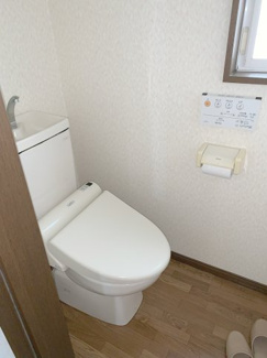 【トイレ】 | 東山田住居付き貸し倉庫 | 住居トイレ