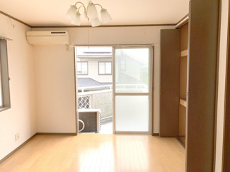 【内装】 | 東山田住居付き貸し倉庫 | 住居（洋室６帖）