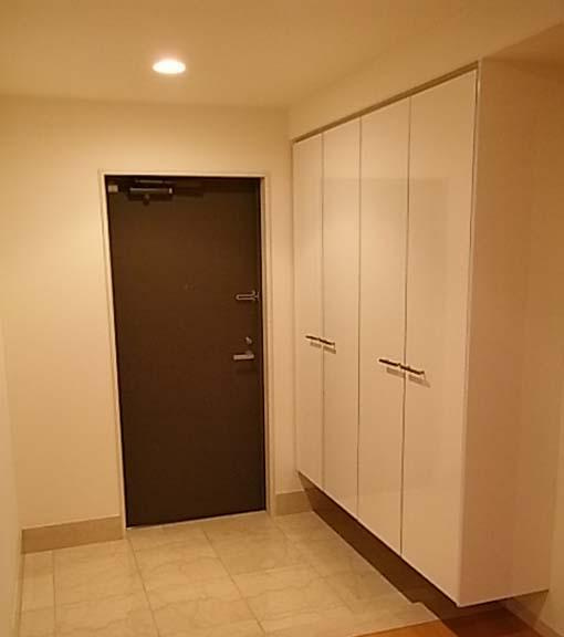 新宿区河田町の賃貸マンションの玄関
