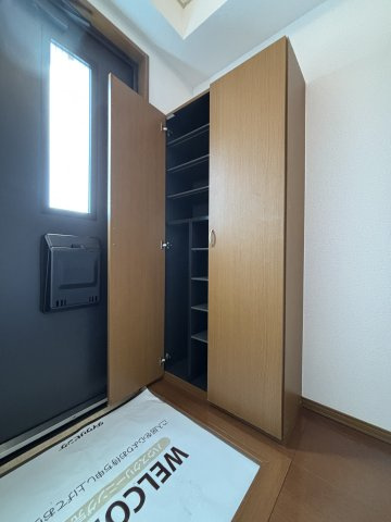 ファミールSの玄関