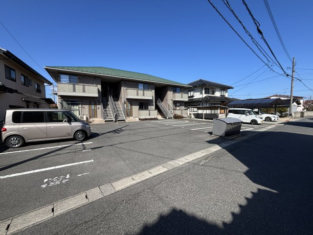 ファミールSの駐車場