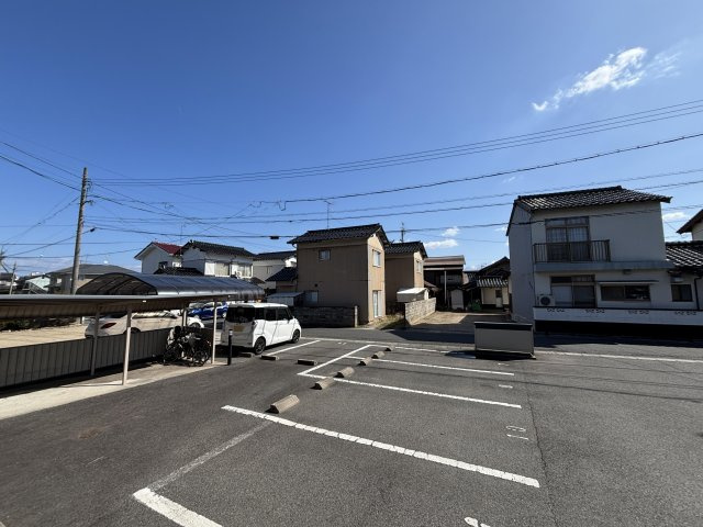 ファミールSの駐車場