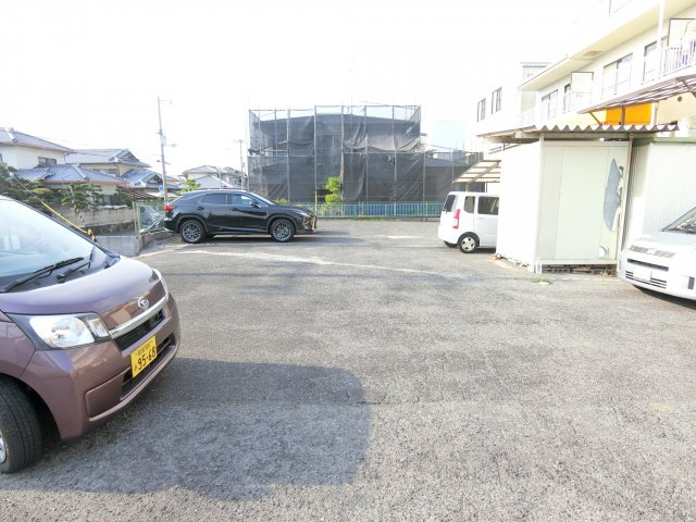 サンハイツ向陽の駐車場
