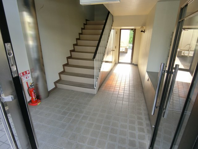 サンハイツ向陽のエントランス