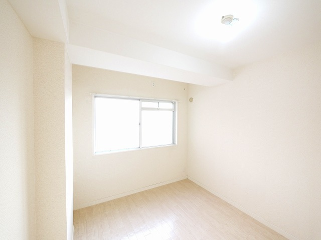 フラッツセンチュリーの洋室|個人の部屋や寝室として使える洋室です