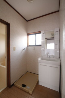【洗面所】 | YMN玉田貸家 | ゆったりとスペースのある洗面所