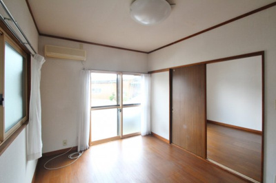 【居間・リビング】 | YMN玉田貸家 | こちらの居間で趣味の時間をお楽しみください