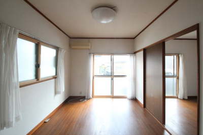 【居間・リビング】 | YMN玉田貸家 | ゆったり過ごせる居間です