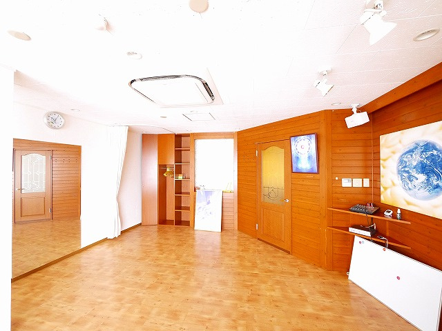 奥田ビルの玄関