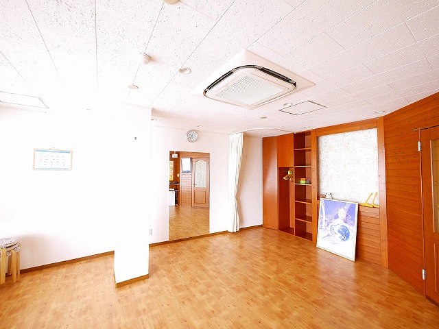 奥田ビルの玄関