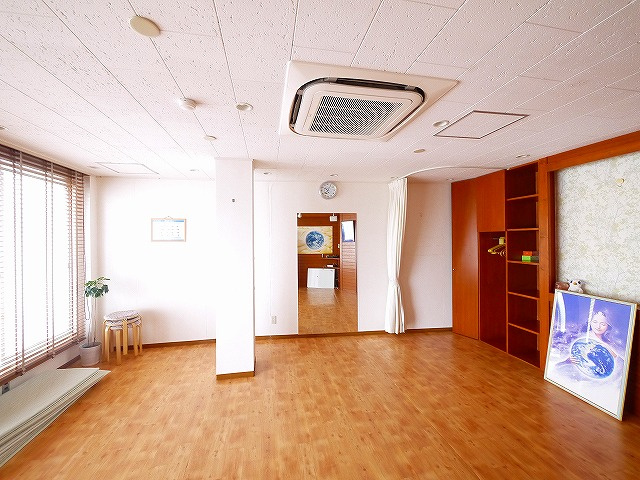 奥田ビルの玄関