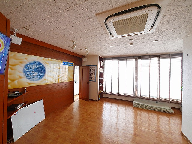 奥田ビルの玄関