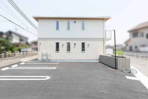 メゾングラースの駐車場
