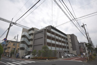 【外観】 | 南西角部屋につき日照・眺望良好！廊下側も人通りが少なくプライバシーを保てます♪