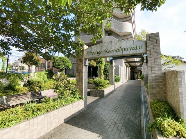 プレステージ神戸神陵台のエントランス