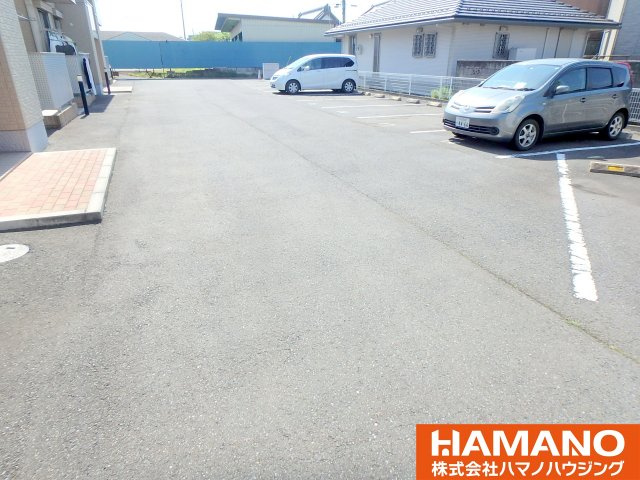 グレースコートＢの駐車場|車をお持ちの方に嬉しい駐車場付きの物件です