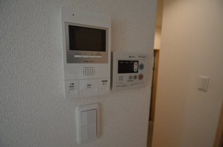 【設備】 | ワコーレヴィアーノ須磨月見山本町 | モニター付きインターホン、給湯器