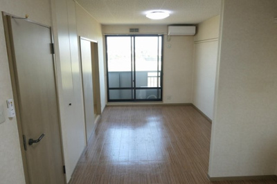 【居間・リビング】 | ハッピーバード市川 | 広々リビング