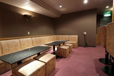 【その他】 | クリスタルタワーⅡ | カウンター５席　ボックス１２席　スツール４席