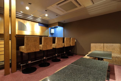 【その他】 | クリスタルタワーⅡ | カウンター５席　ボックス１２席　スツール４席