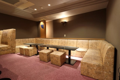 【その他】 | クリスタルタワーⅡ | カウンター５席　ボックス１５席　スツール４席