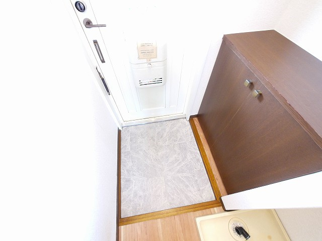 メゾン・ド・スリシエI　B棟の玄関|玄関です